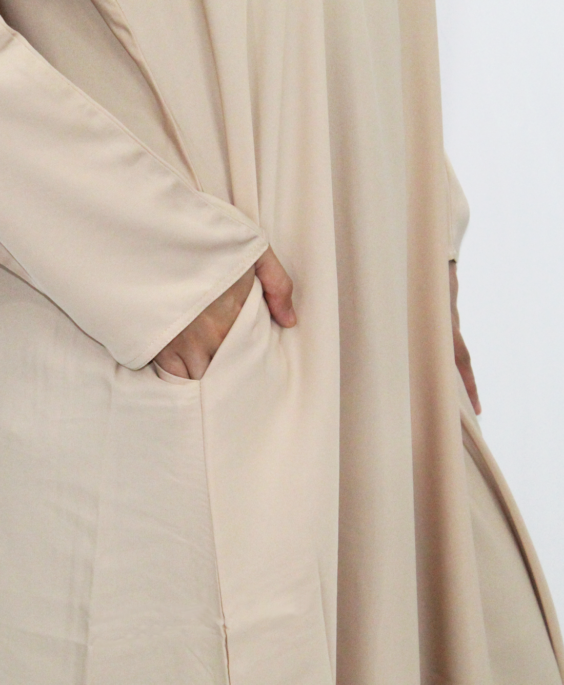 Beige Closed Abaya (Small Sleeve)