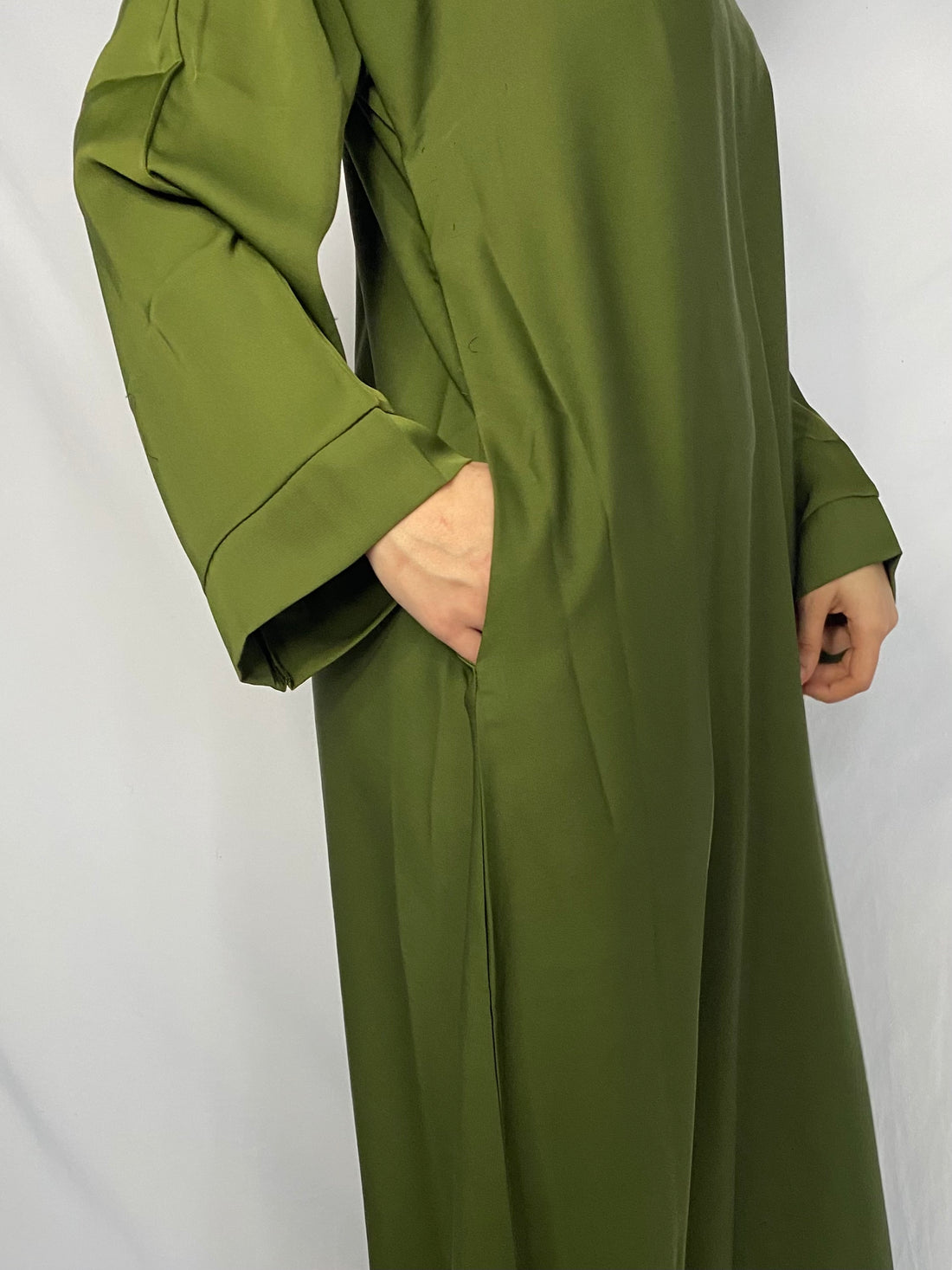 Olive Green Closed Abaya (Wide Sleeved)